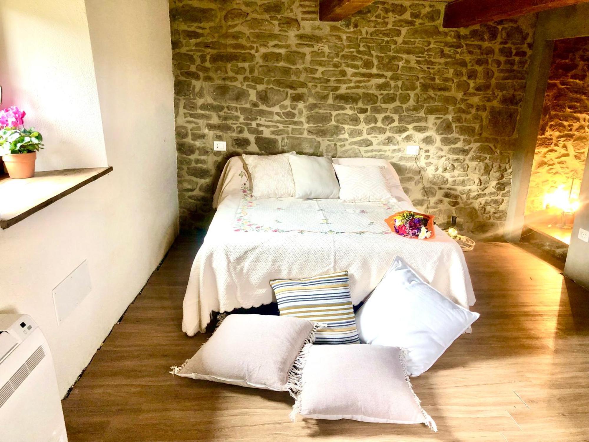 Bio Agriturismo Alba Etrusca Di Cortona - Organic Farmhouse- Appartamento Lavanda-Appartamento Rosmarino - Vasca Idromassaggio Esterna Poggioni Bagian luar foto